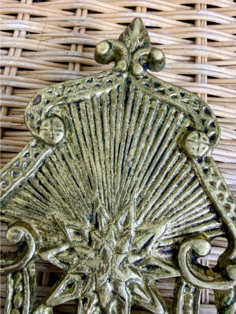 Vintage 40s Cast Brass Tivet Starburst Heart Handle Footed - Picture 3 of 6